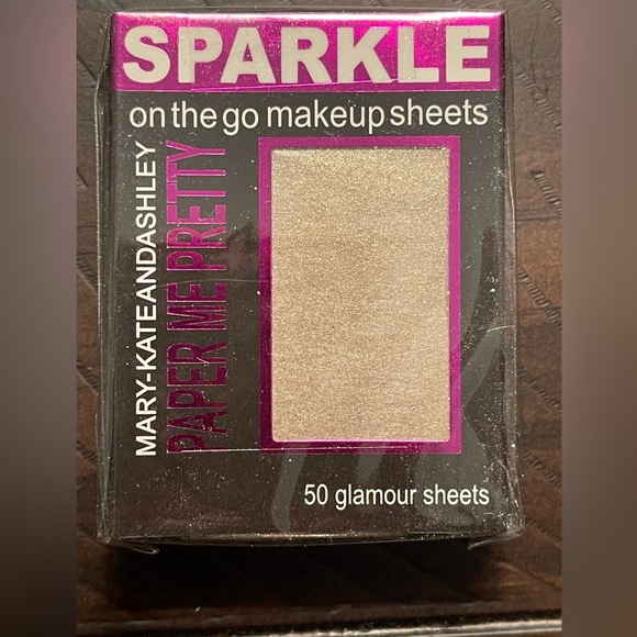 Mary Kate and Ashley On the Go Gold Sparkle Makeup Sheets - Picture 2 of 3